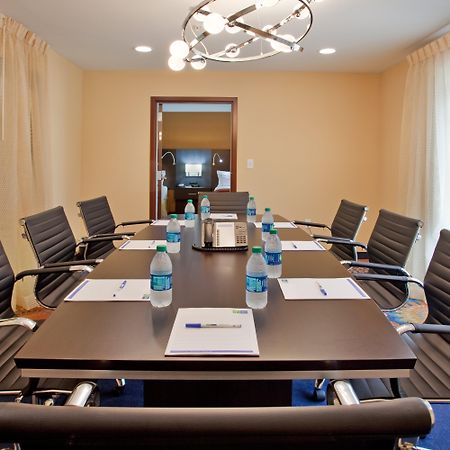 Holiday Inn Express & Suites St Louis Airport By Ihg Woodson Terrace Eksteriør billede