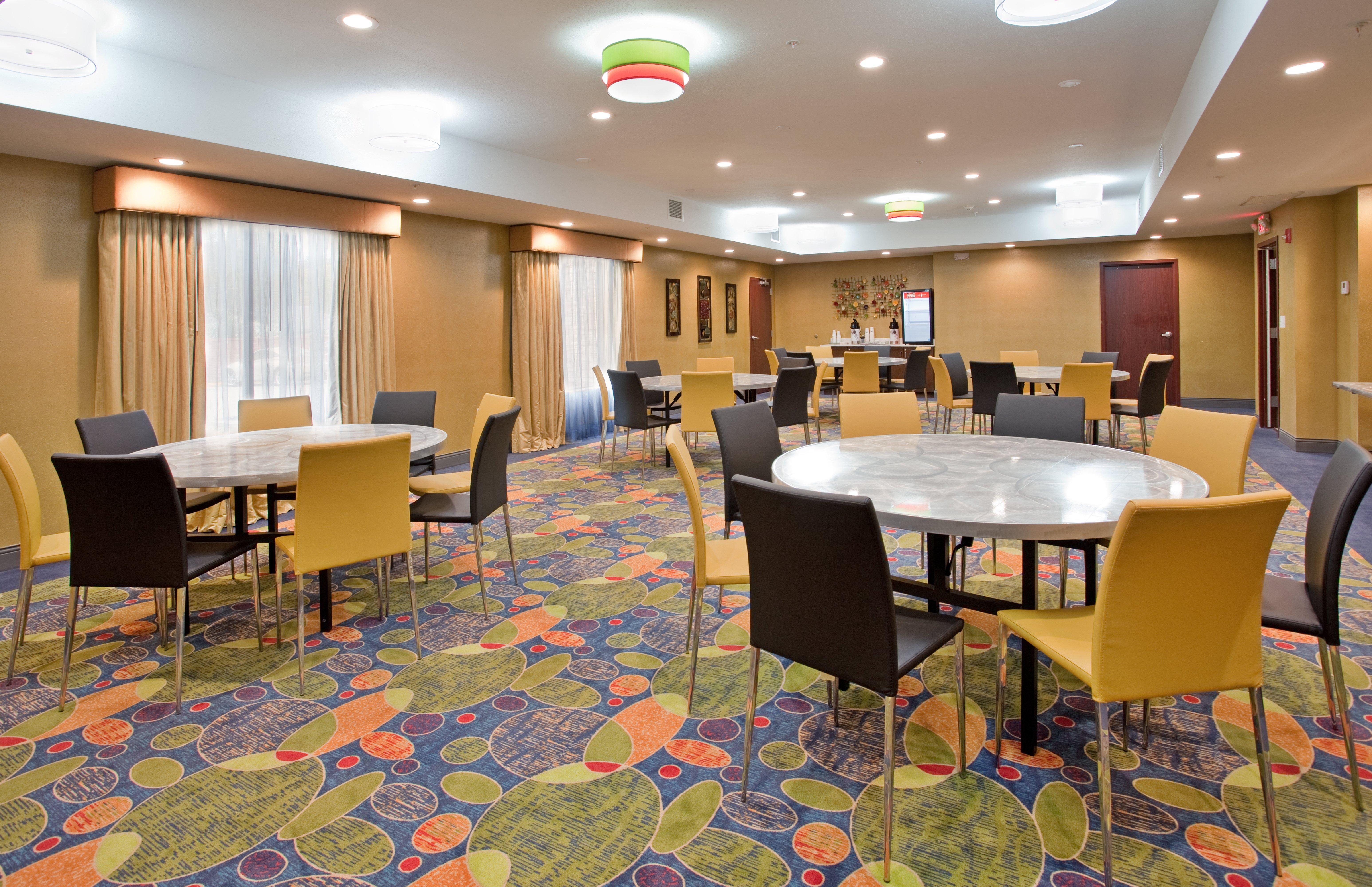 Holiday Inn Express & Suites St Louis Airport By Ihg Woodson Terrace Eksteriør billede