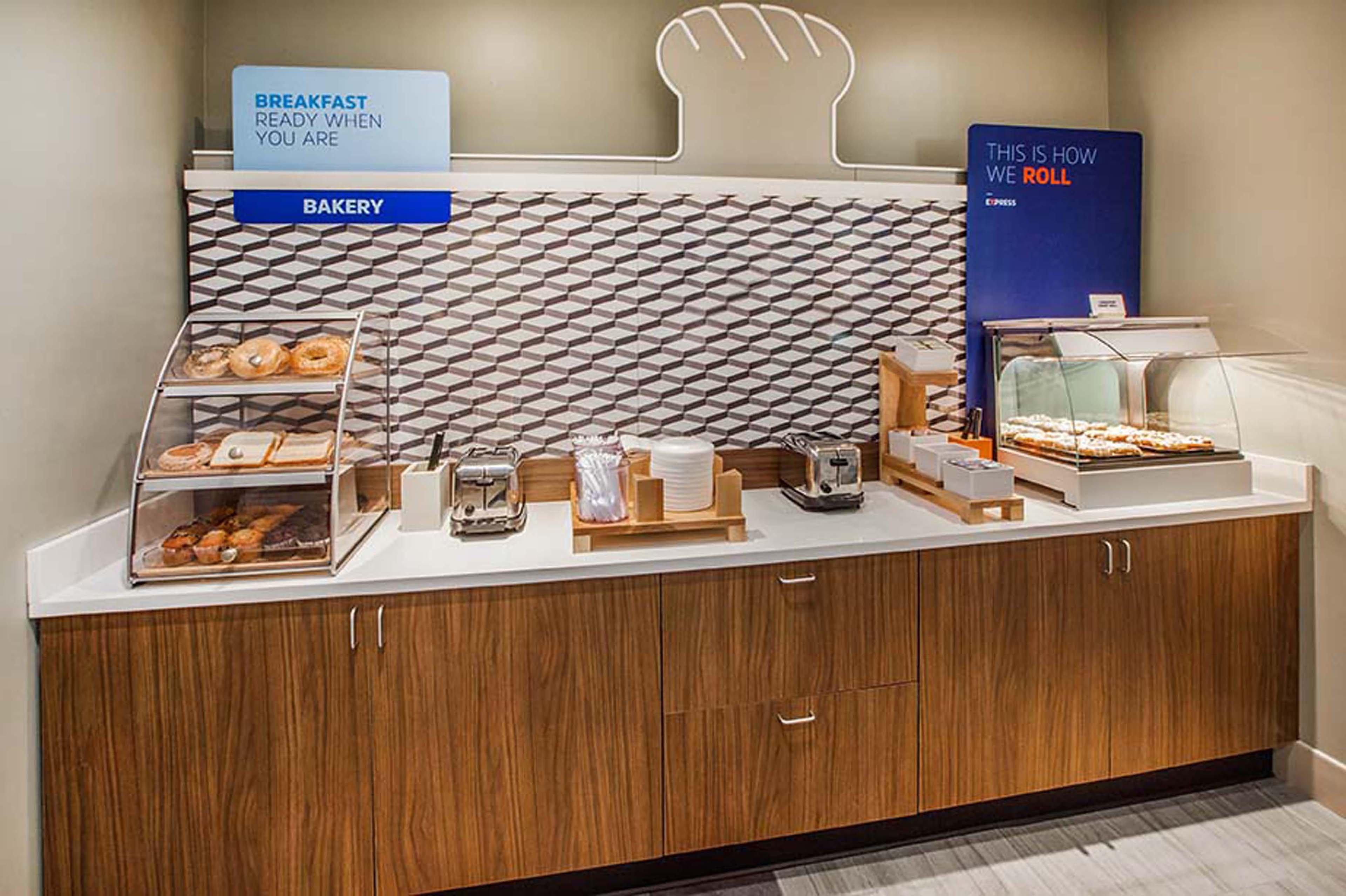 Holiday Inn Express & Suites St Louis Airport By Ihg Woodson Terrace Eksteriør billede
