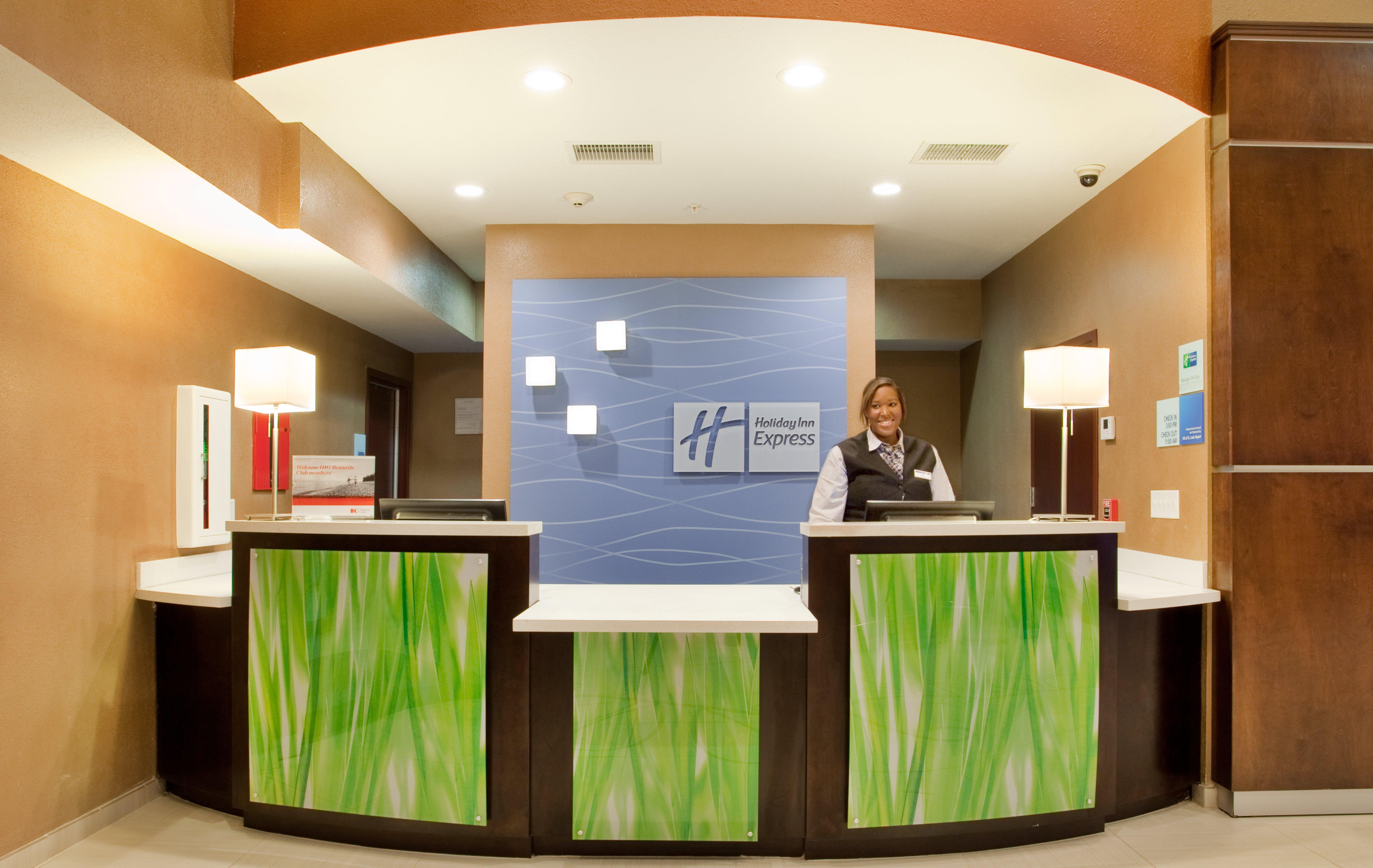 Holiday Inn Express & Suites St Louis Airport By Ihg Woodson Terrace Eksteriør billede