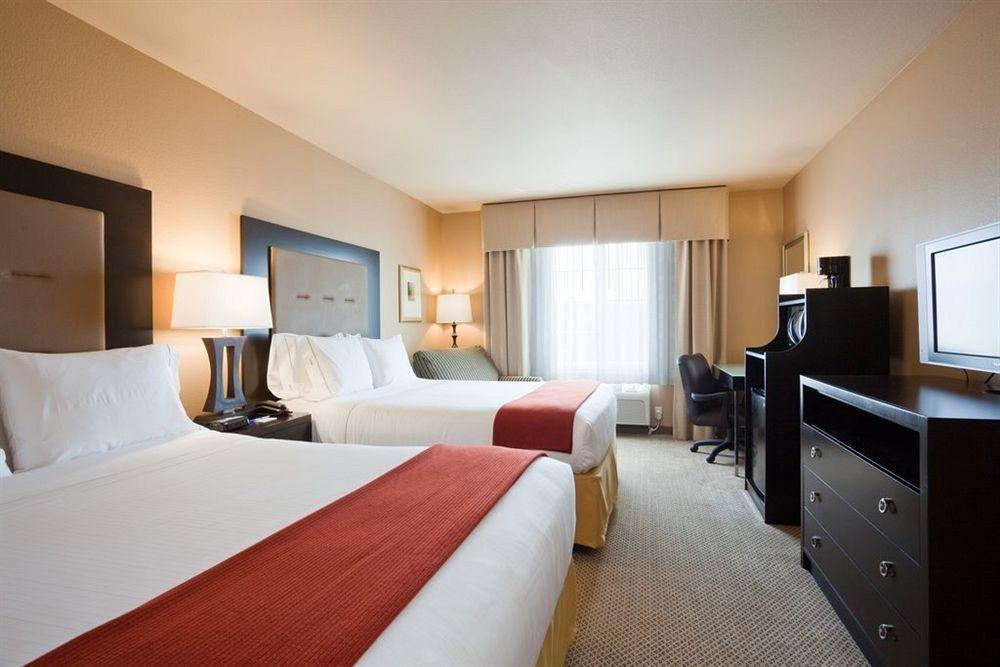 Holiday Inn Express & Suites St Louis Airport By Ihg Woodson Terrace Eksteriør billede