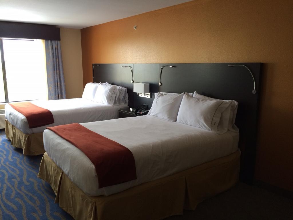 Holiday Inn Express & Suites St Louis Airport By Ihg Woodson Terrace Værelse billede